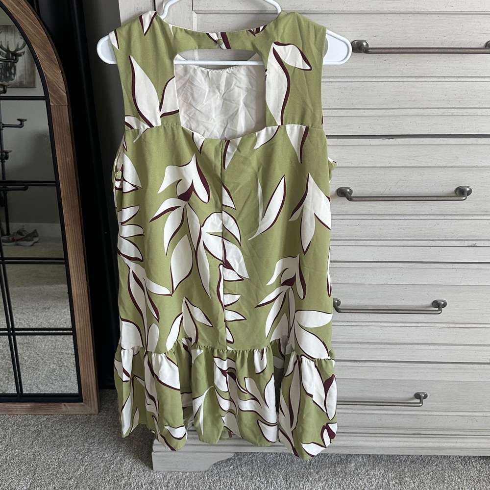 Sleeveless Olive Leaf Print Shift Dress - Brand Unspecified - Picture 2 of 4